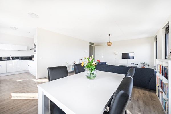 Medium property photo - Simon Carmiggelthof 204, 2492 JN The Hague